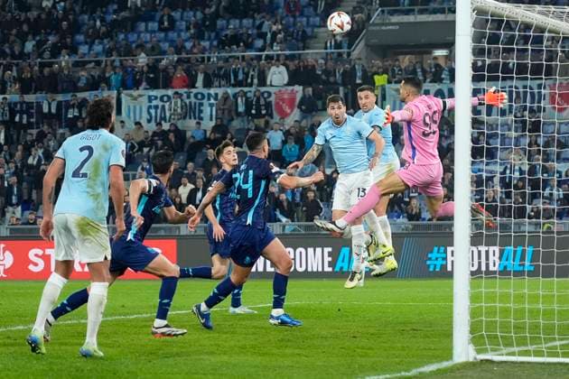 Alessio Romagnoli of S.S. Lazio scores first goal during the UEFA Europa League match between SS Lazio and FC Porto at Stadio Olimpico Rome Italy on 07 November 2024. Rome Stadio Olimpico Rome Italy Copyright: xPhotoxGoalxPixx SP24-1039-036