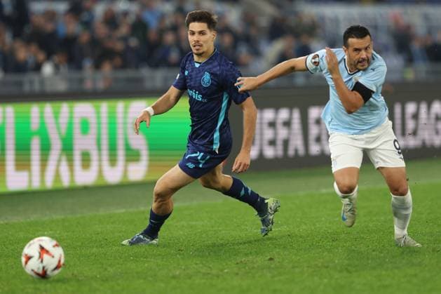 Rome, Italy 07.11.2024: Francisco Mpura of Porto, Pedro of Lazio during the Uefa Europa League 2024-2025, day 4, football match between SS Lazio vs Fc Porto at Olympic Stadium in Rome on 7th November 2024.  Copyright: xMarcoxIacobucci IPAxSportx xipa-x xx IPA_51356072 IPA_Agency_IPA51356072