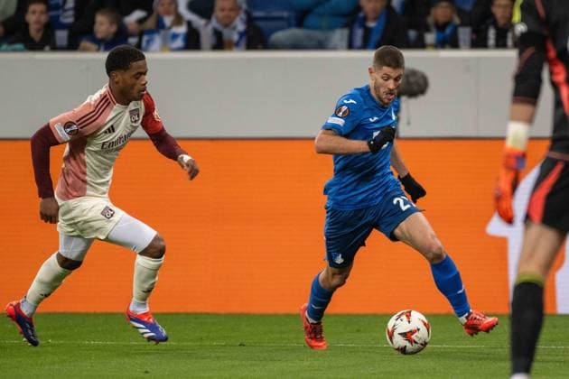 Warner Omari Olympique Lyon and Andrej Kramaric TSG 1899 Hoffenheim xettx, Germany, Sinsheim, 07 11 2024, Football, UEFA Europa League TSG 1899 Hoffenheim vs Olympique Lyon, Season 2024 2025, Match Day 4, PreZerro Arena Photo A2 Bildagentur Peter Hartenfelser
