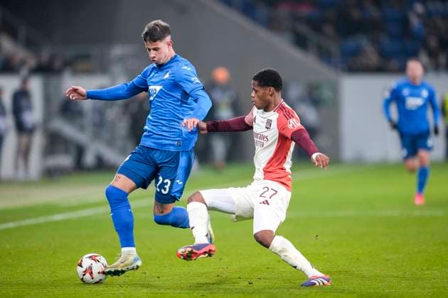 v li Adam Hlozek Hoffenheim, 23 , Warmed Omari OL, 27 , duel, duel, tackle, tackling, dynamics, action, action, 07 11 2024, Sinsheim Germany , football, UEFA Europa League, group stage, TSG 1899 Hoffenheim Olympique Lyon, REGULATIONS PROHIBIT ANY USE OF PHOTOGRAPHS AS IMAGE SEQUENCES AND OR QUASI VIDEO xozx