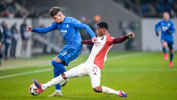 v li Adam Hlozek Hoffenheim, 23 , Warmed Omari OL, 27 , duel, duel, tackle, tackling, dynamics, action, action, 07 11 2024, Sinsheim Germany , football, UEFA Europa League, group stage, TSG 1899 Hoffenheim Olympique Lyon, REGULATIONS PROHIBIT ANY USE OF PHOTOGRAPHS AS IMAGE SEQUENCES AND OR QUASI VIDEO xozx