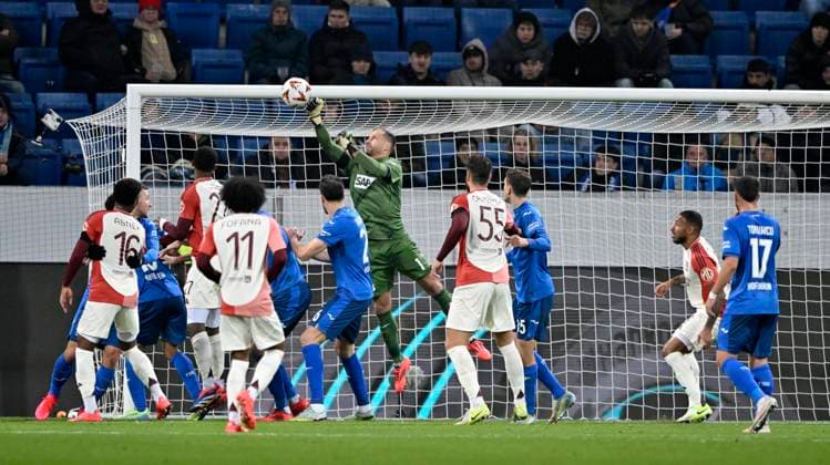 Penalty area scene, goal area scene Fist defense action Goalkeeper Oliver Baumann TSG 1899 Hoffenheim 01 TSG 1899 Hoffenheim vs Olympique Lyonnais Lyon 07 11 2024 DFL REGULATIONS PROHIBIT ANY USE OF PHOTOGRAPHS AS IMAGE SEQUENCES AND OR QUASI VIDEO TSG 1899 Hoffenheim vs Olympique Lyonnais Lyon