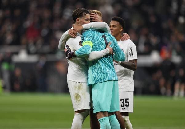 07 11 2024, Football UEFA Europa League, Eintracht Frankfurt SK Slavia Prague, emonline, emspor, v l , Robin Koch Eintracht Frankfurt , Goalkeeper Kevin Trapp Eintracht Frankfurt are happy about the victory DFL DFB REGULATIONS PROHIBIT ANY USE OF PHOTOGRAPHS AS IMAGE SEQUENCES AND OR QUASI VIDEO xdcx Copyright: HMBxMedia Claus
