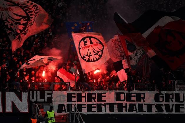 07 11 2024, xovx, Football UEFA Europa League, Eintracht Frankfurt Slavia Prague Fans of Eintracht Frankfurt with pyrotechnics before the match against Slavia Prague DFL DFB REGULATIONS PROHIBIT ANY USE OF PHOTOGRAPHS as IMAGE SEQUENCES and or QUASI VIDEO emspor Frankfurt am Main