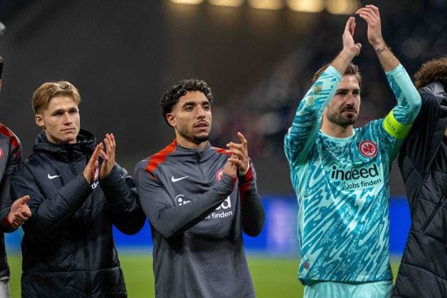 Omar Marmoush Eintracht Frankfurt Arthur Theate Eintracht Frankfurt Goalkeeper Kevin Trapp Eintracht Frankfurt celebrate after winning during the UEFA Europa League 2024 25 League Phase MD4 match between Eintracht Frankfurt v SK Slavia Praha at Deutsche Bank Park on November 7, 2024 in Frankfurt am Main, Germany not used in POL SRB CRO FRA GBR NED ITA USA Defodi 747 747 20241107 EFSlPr 000000166 Defodi-747 not used in POL SRB CRO FRA GBR NED ITA USA