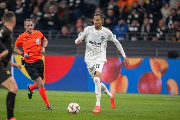 Hugo EkitikÃ Eintracht Frankfurt controls the ball, single action during the UEFA Europa League 2024 25 League Phase MD4 match between Eintracht Frankfurt v SK Slavia Praha at Deutsche Bank Park on November 7, 2024 in Frankfurt am Main, Germany not used in POL SRB CRO FRA GBR NED ITA USA Defodi 747 747 20241107 EFSlPr 000000179 Defodi-747 not used in POL SRB CRO FRA GBR NED ITA USA
