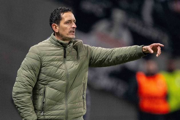 Dino Toppmöller Eintracht Frankfurt gestures during the UEFA Europa League 2024 25 League Phase MD4 match between Eintracht Frankfurt v SK Slavia Praha at Deutsche Bank Park on November 7, 2024 in Frankfurt am Main, Germany not used in POL SRB CRO FRA GBR NED ITA USA Defodi 747 747 20241107 EFSlPr 000000207 Defodi-747 not used in POL SRB CRO FRA GBR NED ITA USA