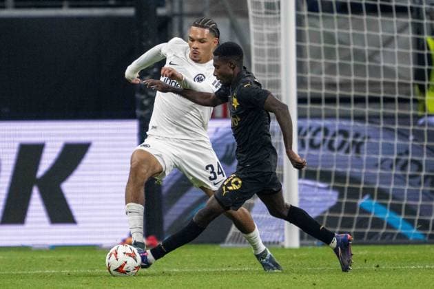Nnamdi Collins Eintracht Frankfurt Oscar Dorley Slavia Prague battle for the ball during the UEFA Europa League 2024 25 League Phase MD4 match between Eintracht Frankfurt v SK Slavia Praha at Deutsche Bank Park on November 7, 2024 in Frankfurt am Main, Germany not used in POL SRB CRO FRA GBR NED ITA USA Defodi 747 747 20241107 EFSlPr 000000211 Defodi-747 not used in POL SRB CRO FRA GBR NED ITA USA