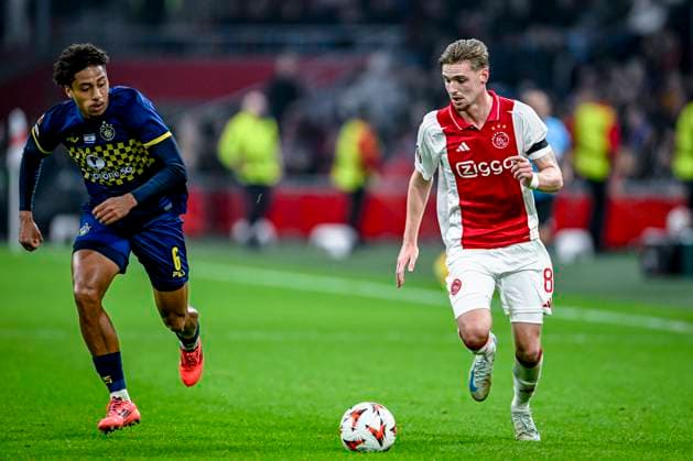 Maccabi Tel Aviv defender Tyrese Asante, AFC Ajax Amsterdam midfielder Kenneth Taylor, during the match Ajax Maccabi Tel Aviv at the Johan Cruijff ArenA for the UEFA Europa League League League phase Matchday 4 season 2024 2025 in AMSTERDAM, Netherlands on 7 november 2024, photo by Stefan Koops EYE4images DeFodi Images not used in POL SRB CRO FRA GBR NED ITA USA Defodi 746 198909 Defodi-746 not used in POL SRB CRO FRA GBR NED ITA USA