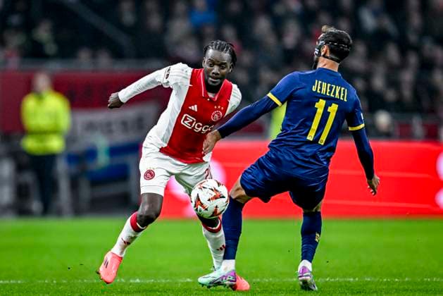 AFC Ajax Amsterdam forwarder Bertrand Traore, Maccabi Tel Aviv midfielder Sagiv Jehezkel, during the match Ajax Maccabi Tel Aviv at the Johan Cruijff ArenA for the UEFA Europa League League phase Matchday 4 season 2024 2025 in AMSTERDAM, Netherlands on 7 november 2024, photo by Stefan Koops EYE4images DeFodi Images not used in POL SRB CRO FRA GBR NED ITA USA Defodi 746 198914 Defodi-746 not used in POL SRB CRO FRA GBR NED ITA USA