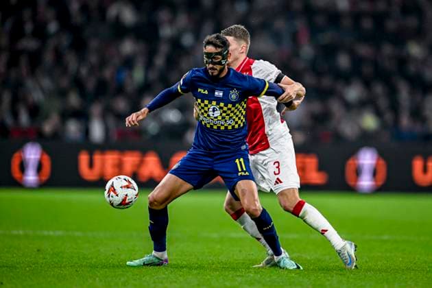 Maccabi Tel Aviv midfielder Sagiv Jehezkel, AFC Ajax Amsterdam defender Anton Gaaei, during the match Ajax Maccabi Tel Aviv at the Johan Cruijff ArenA for the UEFA Europa League League phase Matchday 4 season 2024 2025 in AMSTERDAM, Netherlands on 7 november 2024, photo by Stefan Koops EYE4images DeFodi Images not used in POL SRB CRO FRA GBR NED ITA USA Defodi 746 198915 Defodi-746 not used in POL SRB CRO FRA GBR NED ITA USA
