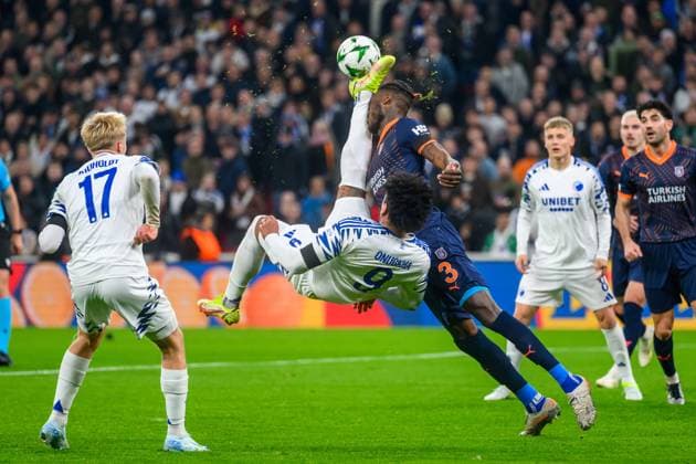 Bilder des Jahres 2024, Sport 11 November Sport Themen der Woche KW45 Europa Conference League: FC Kobenhavn vs Ä°stanbul BaÅüakÅüehir F.K. - 07.11.2024, Kobenhavn, Danmark 9 (FCK) - German Onugkha laver et saksespark og rammer 3 (IBA) - Jerome Opoku I hoved ansigtet. Europa Conference League: FC Kobenhavn vs Ä°stanbul BaÅüakÅüehir F.K. - 07.11.2024. Kobenhavn, Danmark. 7 November, 2024. UK: Europa Conference League: FC Copenhagen vs Ä°stanbul BaÅüakÅüehir F.K. 9 (FCK) - German Onugkha scissor kick and hits 3 (IBA) - Jerome Opoku in the face. Kobenhavn Parken Danmark *** Europa Conference League FC Kobenhavn vs Ä°stanbul BaÅüakÅüehir F K 07 11 2024, Kobenhavn, Denmark 9 FCK German Onugkha scissor kick and hits 3 IBA Jerome Opoku In the face Europa Conference League FC Kobenhavn vs Ä°stanbul BaÅüakÅüehir F K 07 11 2024 Kobenhavn, Denmark 7 November, 2024 UK Europa Conference League FC Copenhagen vs Ä°stanbul BaÅüakÅüehir F K 9 FCK German Onugkha scissor kick and hits 3 IBA Jerome Opoku in the face Kobenhavn Parken Denmark Copyright: xMichaelxBarrettxBoesenx