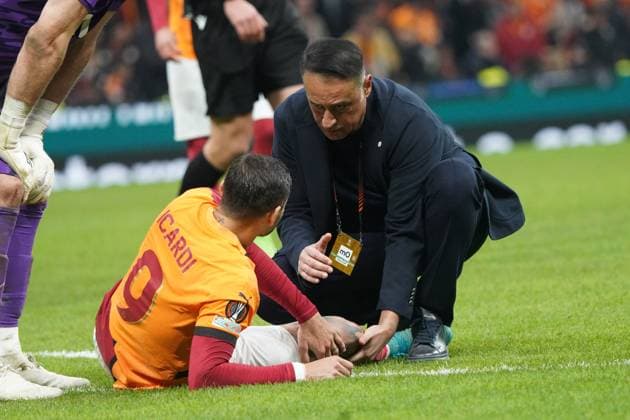 Mauro Icardi of Galatasaray got injured during the UEFA Europa League 2024 25 League Phase MD4 match between Galatasaray A.S. and Tottenham Hotspur at on November 7, 2024 in Istanbul, Turkey. (Photo by Seskimphoto ) Galatasaray vTottenham Hotspur -- UEFA Europa League 2024 25 Season 