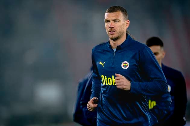 Fenerbahce forwarder Edin Dzeko, during the match AZ Fenerbahce at the AFAS stadium for the UEFA Europa League League phase Matchday 4 season 2024 2025 in ALKMAAR, Netherlands on 7 november 2024, photo by Marcel van Dorst EYE4images DeFodi Images not used in POL SRB CRO FRA GBR NED ITA USA Defodi 746 198940 Defodi-746 not used in POL SRB CRO FRA GBR NED ITA USA
