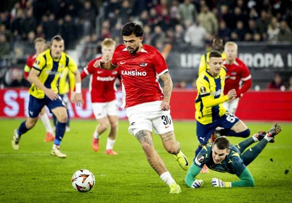 ALKMAAR - Denso Kasius of AZ Alkmaar scores the 3-1 during the UEFA Europa League match between AZ Alkmaar and Fenerbahce SK at AFAS stadium on Nov. 7, 2024 in Alkmaar, Netherlands. ANP KOEN VAN WEEL UEFA Europa League 2024 25 League Phase MD4 2024 25 xVIxANPxSportx xxANPxIVx 512940186 originalFilename: 512940186.jpg
