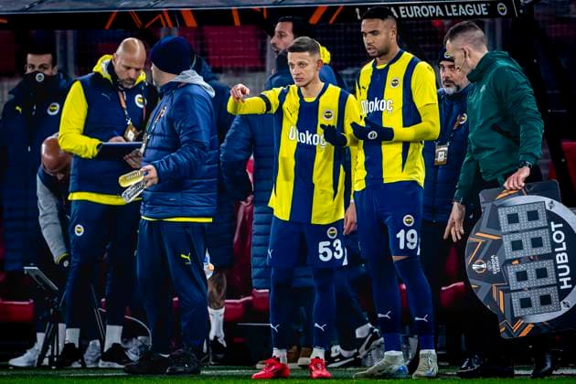 Fenerbahce midfielder Sebastian Szymanski, Fenerbahce forwarder Youssef En Nesyri, during the match AZ Fenerbahce at the AFAS stadium for the UEFA Europa League League phase Matchday 4 season 2024 2025 in ALKMAAR, Netherlands on 7 november 2024, photo by Marcel van Dorst EYE4images DeFodi Images not used in POL SRB CRO FRA GBR NED ITA USA Defodi 746 198974 Defodi-746 not used in POL SRB CRO FRA GBR NED ITA USA