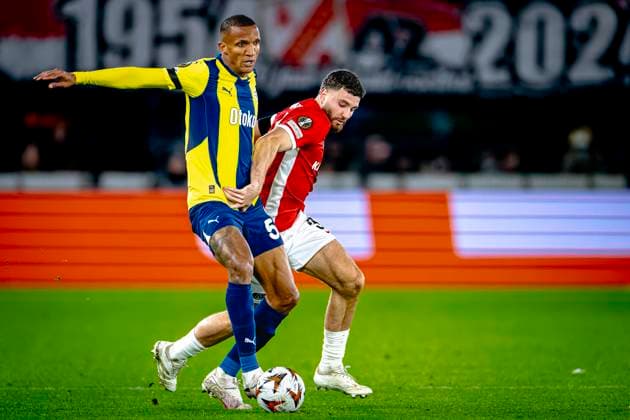 AZ Alkmaar defender Mees de Wit, Fenerbahce defender Rodrigo Becao, during the match AZ Fenerbahce at the AFAS stadium for the UEFA Europa League League phase Matchday 4 season 2024 2025 in ALKMAAR, Netherlands on 7 november 2024, photo by Marcel van Dorst EYE4images DeFodi Images not used in POL SRB CRO FRA GBR NED ITA USA Defodi 746 198982 Defodi-746 not used in POL SRB CRO FRA GBR NED ITA USA