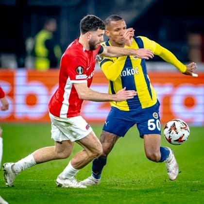 AZ Alkmaar defender Mees de Wit, Fenerbahce defender Rodrigo Becao, during the match AZ Fenerbahce at the AFAS stadium for the UEFA Europa League League phase Matchday 4 season 2024 2025 in ALKMAAR, Netherlands on 7 november 2024, photo by Marcel van Dorst EYE4images DeFodi Images not used in POL SRB CRO FRA GBR NED ITA USA Defodi 746 198991 Defodi-746 not used in POL SRB CRO FRA GBR NED ITA USA