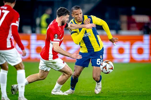 AZ Alkmaar defender Mees de Wit, Fenerbahce defender Rodrigo Becao, during the match AZ Fenerbahce at the AFAS stadium for the UEFA Europa League League phase Matchday 4 season 2024 2025 in ALKMAAR, Netherlands on 7 november 2024, photo by Marcel van Dorst EYE4images DeFodi Images not used in POL SRB CRO FRA GBR NED ITA USA Defodi 746 198984 Defodi-746 not used in POL SRB CRO FRA GBR NED ITA USA