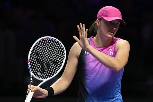 WTA, Tennis Damen Finals 2024 - Day 6 RIYADH, SAUDI ARABIA - NOVEMBER 07: Iga Swiatek of Poland during her match against Daria Kasatkina, on Day 6 of the 2024 WTA Finals, part of the Hologic WTA Tour, held at King Saud University Indoor Arena on November 07, 2024, in Riyadh, Saudi Arabia. Riyadh Saudi Arabia  Copyright: xArturxWidakx originalFilename:widak-wtafinal241107_nprBb.jpg