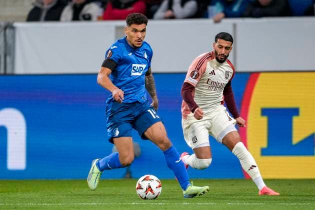 v li Valentin Gendrey Hoffenheim, 15 , Said Benrahma OL, 17 ,duel, duel, tackle, tackling, dynamics, action, action, 07 11 2024, Sinsheim Germany , football, UEFA Europa League, group stage, TSG 1899 Hoffenheim Olympique Lyon, 07 11 2024, Sinsheim Germany , Football, UEFA Europa League, Group stage, TSG 1899 Hoffenheim Olympique Lyon, DFB DFL REGULATIONS PROHIBIT ANY USE OF PHOTOGRAPHS AS IMAGE SEQUENCES AND OR QUASI VIDEO xozx