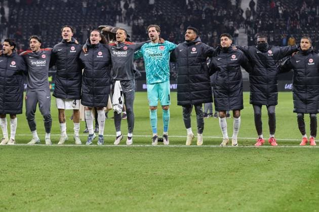 UEFA Europa League Eintracht Frankfurt SK Slavia Prague on 07 11 2024 at Deutsche Bank Park in Frankfurt Cheers and joy about the victory at the Eintracht Frankfurt team, here with Omar Marmoush Frankfurt 7 , Robin Koch Frankfurt 4 , Arthur Theate Frankfurt 3 , Timothy Chandler Frankfurt 22 , goalkeeper Kevin Trapp Frankfurt 1 , Ansgar Knauff Frankfurt 36 , Fares Chaibi Frankfurt 8 , Niels Nkounkou Frankfurt 29 , Nnamdi Collins Frankfurt 34 15 MH