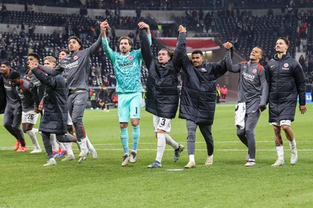UEFA Europa League Eintracht Frankfurt SK Slavia Prague on 07 11 2024 at Deutsche Bank Park in Frankfurt Cheers and joy about the victory with a La Ola wave, among others with Omar Marmoush Frankfurt 7 , goalkeeper Kevin Trapp Frankfurt 1 , Arthur Theate Frankfurt 3 , MH