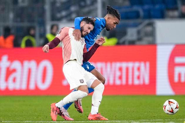 v li Rayan Cherki OL, 18 , Kevin Akpoguma Hoffenheim, 25 , duel, duel, tackle, tackling, dynamics, action, action, 07 11 2024, Sinsheim Germany , football, UEFA Europa League, group stage, TSG 1899 Hoffenheim Olympique Lyon, 07 11 2024, Sinsheim Germany , Football, UEFA Europa League, Group stage, TSG 1899 Hoffenheim Olympique Lyon, DFB DFL REGULATIONS PROHIBIT ANY USE OF PHOTOGRAPHS AS IMAGE SEQUENCES AND OR QUASI VIDEO xozx