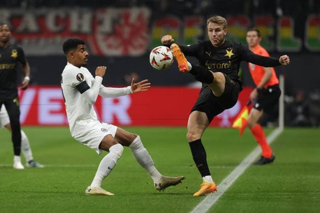 Frankfurt, 7 November 2024 UEFA Europa Legue 2024 25 Eintracht Frankfurt Slavia Praha v l , Ansgar Knauff Eintracht Frankfurt , Ondrej Zmrzly SK Slavia Praha Zweikampf, Action, Aktion, Battles for the Ball DFL DFB REGULATIONS PROHIBIT ANY USE OF PHOTOGRAPHS as IMAGE SEQUENCES and or QUASI VIDEO Copyright: JoaquimxFerreira