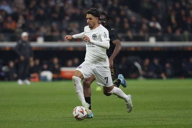 Frankfurt, 7 November 2024 UEFA Europa Legue 2024 25 Eintracht Frankfurt Slavia Praha v l , hard to stop Omar Marmoush Eintracht Frankfurt in a running duel with Igoh Ogbu SK Slavia Praha DFL DFB REGULATIONS PROHIBIT ANY USE OF PHOTOGRAPHS as IMAGE SEQUENCES and or QUASI VIDEO Copyright: JoaquimxFerreira