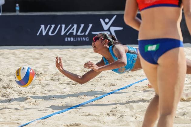 (241108) -- LAGUNA PROVINCE, Nov. 8, 2024 -- Khylem Harl Progella of the Philippines tries to save the ball during the women s round 16 match between Xue Chen Zeng Jinjin of China and Khylem Harl Progella Sofiah Shanine Pagara of the Philippines at the Asian Volleyball Confederation (AVC) 2024 Asian Senior Beach volleyball, Beachvolleyball Championships in Laguna Province, the Philippines on Nov. 8, 2024. ) (SP)PHILIPPINES-LAGUNA PROVINCE-AVC 2024 ASIAN SENIOR BEACH VOLLEYBALL CHAMPIONSHIPS ROUELLExUMALI 