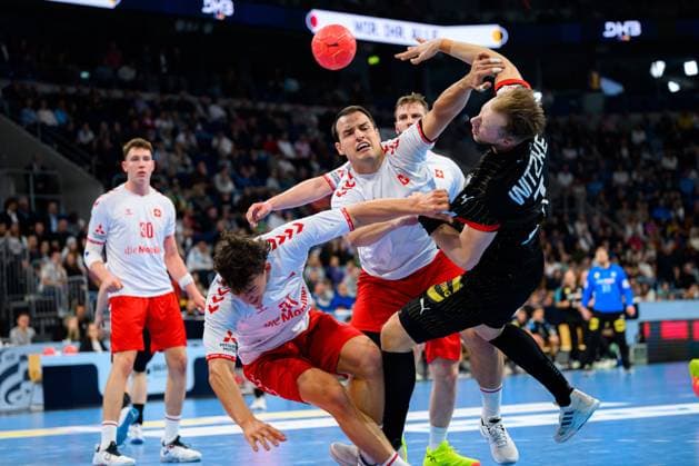 European Handball Championship qualification, Germany Switzerland, 2nd qualifying round, group 7, matchday 1, from left in duel Maximilian Gerbl Switzerland , Michael Kusio Switzerland and Luca Witzke Germany Mannheim SAP Arena Baden Württemberg Germany