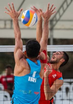 (241108) -- LAGUNA PROVINCE, Nov. 8, 2024 -- AmirAli GhalehNovi (R) of Iran competes against Abbas Pourasgari of Iran during the men s round 16 match between Habib Akbarzadeh Kashani AmirAli GhalehNovi of Iran and Abbas Pourasgari Alireza Aghajanighasab of Iran at the Asian Volleyball Confederation (AVC) 2024 Asian Senior Beach volleyball, Beachvolleyball Championships in Laguna Province, the Philippines, on Nov. 8, 2024. ) (SP)PHILIPPINES-LAGUNA PROVINCE-AVC 2024 ASIAN SENIOR BEACH VOLLEYBALL CHAMPIONSHIPS RouellexUmali 