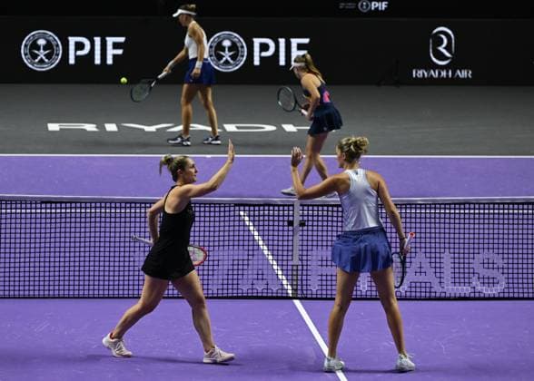 WTA, Tennis Damen Finals 2024 - Day 7 RIYADH, SAUDI ARABIA - NOVEMBER 08: Nicole Melichar-Martinez of USA and Ellen Perez of Australia during their semi-final match against Gabriela Dabrowski of Canada and Erin Routliffe of New Zealand, on Day 7 of the 2024 WTA Finals, part of the Hologic WTA Tour, held at King Saud University Indoor Arena on November 08, 2024, in Riyadh, Saudi Arabia. Riyadh Saudi Arabia  Copyright: xArturxWidakx originalFilename:widak-wtafinal241108_np89V.jpg
