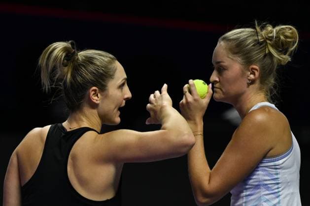 WTA, Tennis Damen Finals 2024 - Day 7 RIYADH, SAUDI ARABIA - NOVEMBER 08: Gabriela Dabrowski (L) of Canada and Erin Routliffe (R) of New Zealand during their semi-final match against Nicole Melichar-Martinez of USA and Ellen Perez of Australia, on Day 7 of the 2024 WTA Finals, part of the Hologic WTA Tour, held at King Saud University Indoor Arena on November 08, 2024, in Riyadh, Saudi Arabia. Riyadh Saudi Arabia  Copyright: xArturxWidakx originalFilename:widak-wtafinal241108_np9GD.jpg