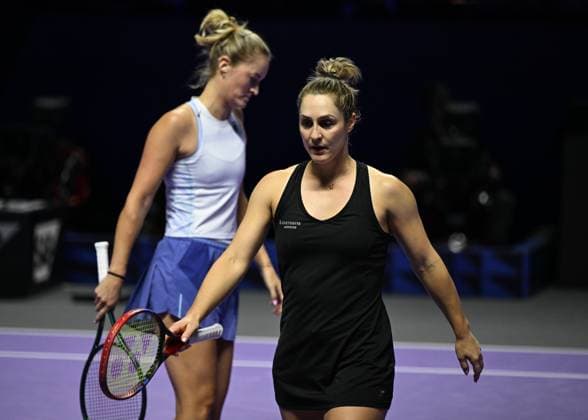 WTA, Tennis Damen Finals 2024 - Day 7 RIYADH, SAUDI ARABIA - NOVEMBER 08: Gabriela Dabrowski (R) of Canada playing with Erin Routliffe (L) of New Zealand during their semi-final match against Nicole Melichar-Martinez of USA and Ellen Perez of Australia, on Day 7 of the 2024 WTA Finals, part of the Hologic WTA Tour, held at King Saud University Indoor Arena on November 08, 2024, in Riyadh, Saudi Arabia. Riyadh Saudi Arabia  Copyright: xArturxWidakx originalFilename:widak-wtafinal241108_npe7t.jpg