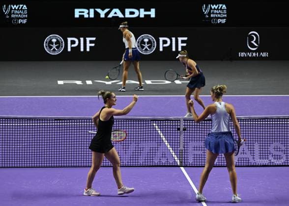 WTA, Tennis Damen Finals 2024 - Day 7 RIYADH, SAUDI ARABIA - NOVEMBER 08: Nicole Melichar-Martinez of USA and Ellen Perez of Australia during their semi-final match against Gabriela Dabrowski of Canada and Erin Routliffe of New Zealand, on Day 7 of the 2024 WTA Finals, part of the Hologic WTA Tour, held at King Saud University Indoor Arena on November 08, 2024, in Riyadh, Saudi Arabia. Riyadh Saudi Arabia  Copyright: xArturxWidakx originalFilename:widak-wtafinal241108_np12B.jpg