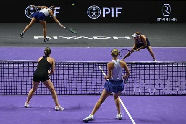 WTA, Tennis Damen Finals 2024 - Day 7 RIYADH, SAUDI ARABIA - NOVEMBER 08: Nicole Melichar-Martinez of USA and Ellen Perez of Australia during their semi-final match against Gabriela Dabrowski of Canada and Erin Routliffe of New Zealand, on Day 7 of the 2024 WTA Finals, part of the Hologic WTA Tour, held at King Saud University Indoor Arena on November 08, 2024, in Riyadh, Saudi Arabia. Riyadh Saudi Arabia  Copyright: xArturxWidakx originalFilename:widak-wtafinal241108_npGZw.jpg