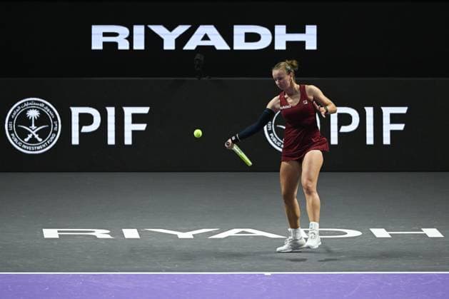 WTA, Tennis Damen Finals 2024 - Day 7 RIYADH, SAUDI ARABIA - NOVEMBER 08: Barbora Krejcikova of Czech Republic during her semi-final match against Qinwen Zheng of China, on Day 7 of the 2024 WTA Finals, part of the Hologic WTA Tour, held at King Saud University Indoor Arena on November 08, 2024, in Riyadh, Saudi Arabia. Riyadh Saudi Arabia  Copyright: xArturxWidakx originalFilename:widak-wtafinal241108_npLIc.jpg