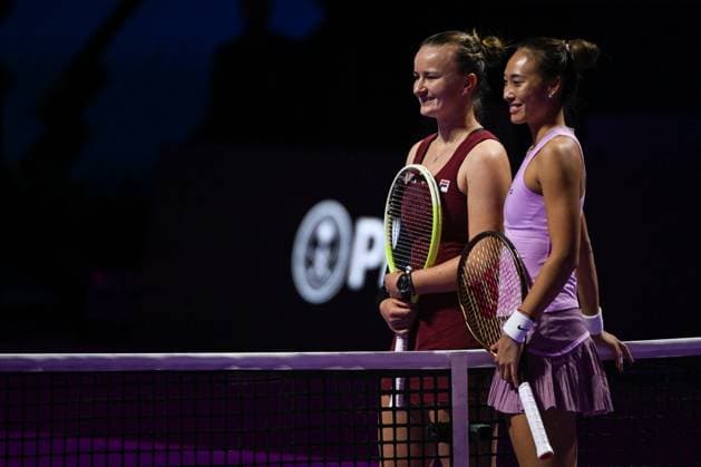 WTA, Tennis Damen Finals 2024 - Day 7 RIYADH, SAUDI ARABIA - NOVEMBER 08: Barbora Krejcikova (L) of Czech Republic and Qinwen Zheng of China (R) before their semi-final match, on Day 7 of the 2024 WTA Finals, part of the Hologic WTA Tour, held at King Saud University Indoor Arena on November 08, 2024, in Riyadh, Saudi Arabia. Riyadh Saudi Arabia  Copyright: xArturxWidakx originalFilename:widak-wtafinal241108_npftK.jpg