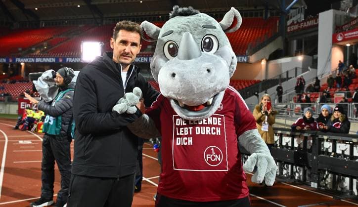 08 11 2024 Soccer Season 2024 2025 2 Soccer Bundesliga 12 Matchday 1 FC Nürnberg FCN Club 1 FC Kaiserslautern FCK Rote Roten Teufel Sportfoto Zink xwoxzix DFL regulations prohibit any use of photographs as image sequences and or quasi video only for editorial use Miroslav Miro Klose Trainer 1 FC Nürnberg FCN Mascot Rhino Handshake Handshake