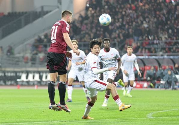 08 11 2024 Soccer Season 2024 2025 2 Soccer Bundesliga 12 Matchday 1 FC Nürnberg FCN Club 1 FC Kaiserslautern FCK Rote Roten Teufel Sportfoto Zink DaMa xdaxmax DFL regulations prohibit any use of photographs as image sequences and or quasi video only for editorial use Robin Knoche 31, 1 FC Nürnberg FCN with header