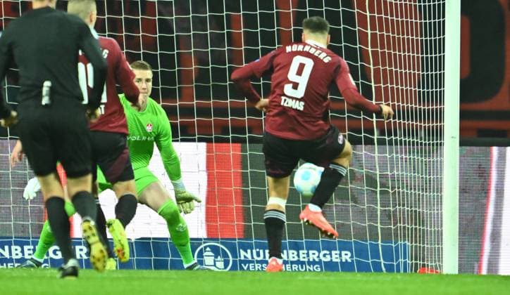 08 11 2024 Soccer Season 2024 2025 2 Soccer Bundesliga 12 Matchday 1 FC Nürnberg FCN Club 1 FC Kaiserslautern FCK Rote Roten Teufel Sportfoto Zink xwoxzix DFL regulations prohibit any use of photographs as image sequences and or quasi video only for editorial use Stefanos Tzimas 9, 1 FC Nürnberg FCN scores goal Goal shot against Julian Krahl 1, 1 FC Kaiserslautern FCK Disallowed for offside