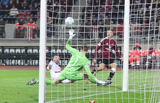 08 11 2024 Soccer Season 2024 2025 2 Soccer Bundesliga 12 Matchday 1 FC Nürnberg FCN Club 1 FC Kaiserslautern FCK Rote Roten Teufel Sportfoto Zink DaMa xdaxmax DFL regulations prohibit any use of photographs as image sequences and or quasi video only for editorial use Stefanos Tzimas 9, 1 FC Nürnberg FCN mit Torschuss gg Julian Krahl 1, 1 FC Kaiserslautern FCK