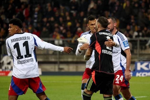 08 11 2024, xgox, Soccer 2 Bundesliga, Eintracht Braunschweig Hamburger SV emspor, v l jubilation, joy over the saved penalty kick by Daniel Heuer Fernandes Hamburger SV with Davie Selke Hamburger SV DFL DFB REGULATIONS PROHIBIT ANY USE OF PHOTOGRAPHS as IMAGE SEQUENCES and or QUASI VIDEO Braunschweig