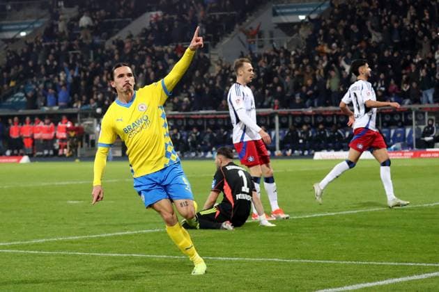 08 11 2024, xgox, Fußball 2 Bundesliga, Eintracht Braunschweig Hamburger SV emspor, v l Torjubel nach dem Tor zum celebrating the goal celebrate 1 0 durch Rayan Philippe Eintracht Braunschweig DFL DFB REGULATIONS PROHIBIT ANY USE OF PHOTOGRAPHS as IMAGE SEQUENCES and or QUASI VIDEO Braunschweig