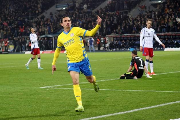 08 11 2024, xgox, Fußball 2 Bundesliga, Eintracht Braunschweig Hamburger SV emspor, v l Torjubel nach dem Tor zum celebrating the goal celebrate 1 0 durch Rayan Philippe Eintracht Braunschweig DFL DFB REGULATIONS PROHIBIT ANY USE OF PHOTOGRAPHS as IMAGE SEQUENCES and or QUASI VIDEO Braunschweig