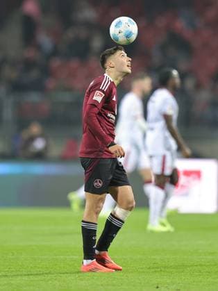 08 11 2024 Soccer Season 2024 2025 2 Soccer Bundesliga 12 Matchday 1 FC Nürnberg FCN Club 1 FC Kaiserslautern FCK Rote Roten Teufel Sportfoto Zink DaMa xdaxmax DFL regulations prohibit any use of photographs as image sequences and or quasi video only for editorial use Stefanos Tzimas 9, 1 FC Nürnberg FCN holds ball up with his head