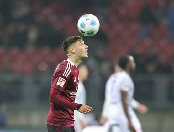 08 11 2024 Soccer Season 2024 2025 2 Soccer Bundesliga 12 Matchday 1 FC Nürnberg FCN Club 1 FC Kaiserslautern FCK Rote Roten Teufel Sportfoto Zink DaMa xdaxmax DFL regulations prohibit any use of photographs as image sequences and or quasi video only for editorial use Stefanos Tzimas 9, 1 FC Nürnberg FCN holds ball up with his head