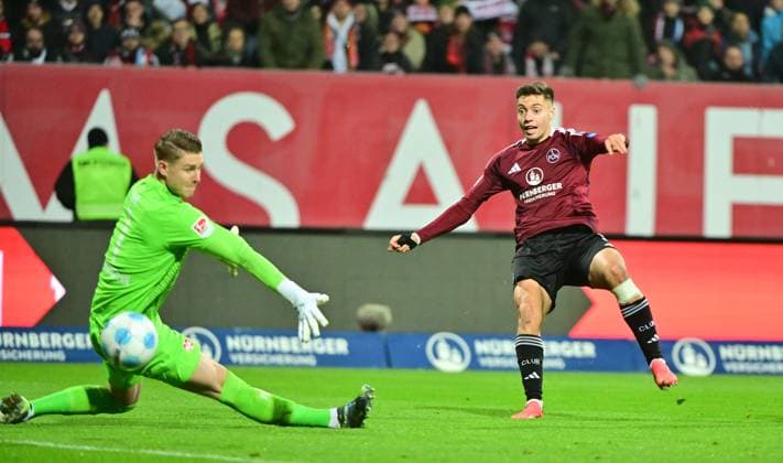 08 11 2024 Soccer Season 2024 2025 2 Soccer Bundesliga 12 Matchday 1 FC Nürnberg FCN Club 1 FC Kaiserslautern FCK Rote Roten Teufel Sportfoto Zink MeZi xmexzix DFL regulations prohibit any use of photographs as image sequences and or quasi video only for editorial use Julian Krahl 1, 1 FC Kaiserslautern FCK Stefanos Tzimas 9, 1 FC Nürnberg FCN